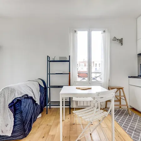 Lumineux Au Dernier Etage Paris